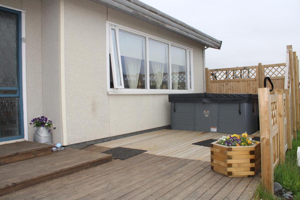 Stori-Bakki Guesthouse-With Hot Tub Egilsstadir Exterior photo
