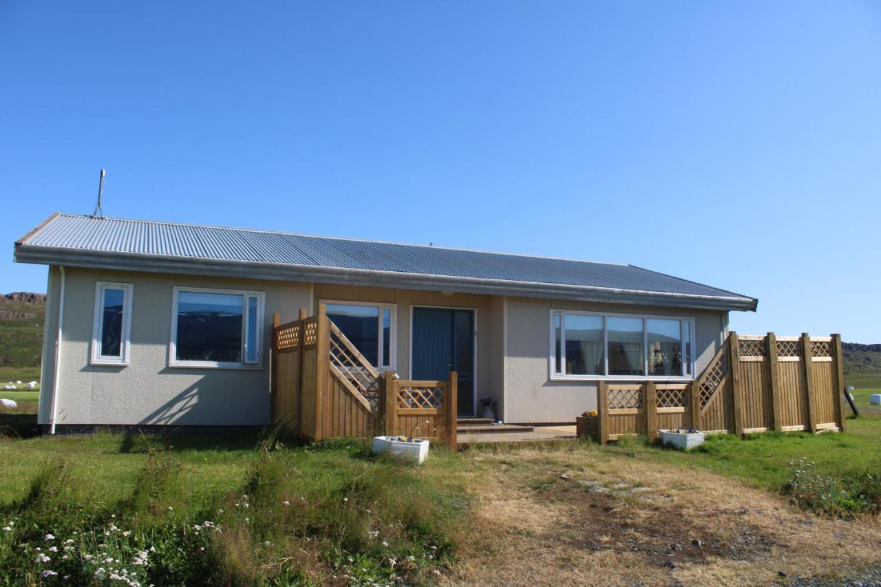 Stori-Bakki Guesthouse-With Hot Tub Egilsstadir Exterior photo
